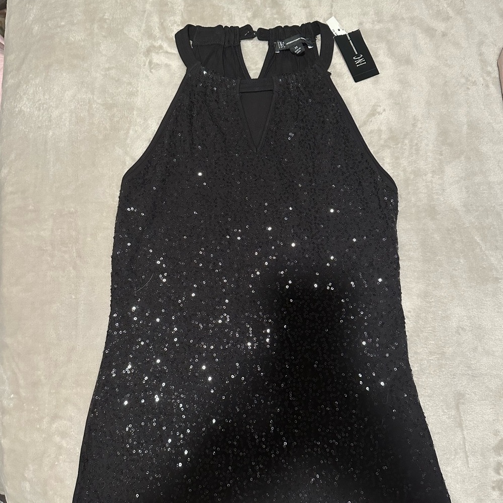 Light weight sequin taxer sleeve top